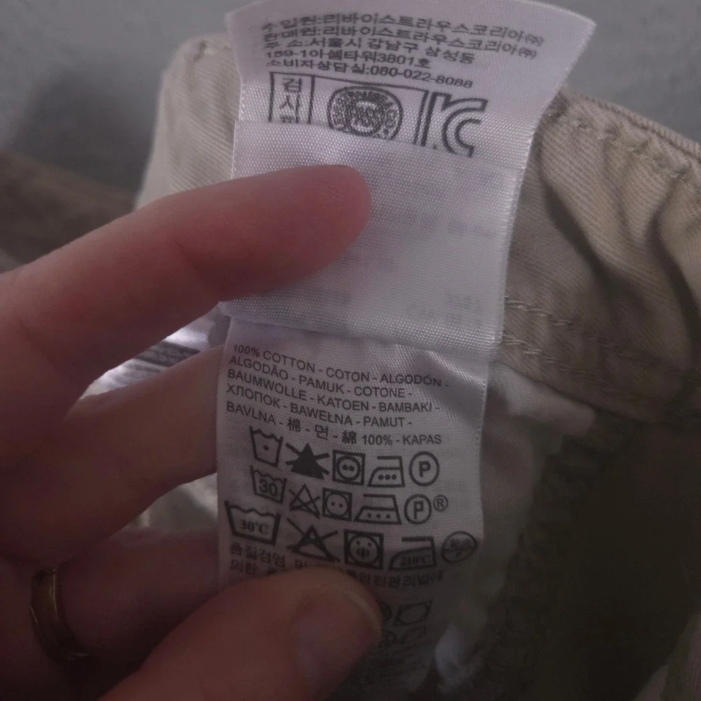 Levis pants earth